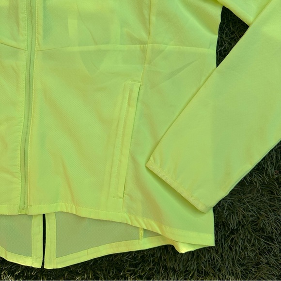 Brooks Running Women’s Canopy Packable Jacket Lightweight Wind Water Resistant M - Picture 4 of 8